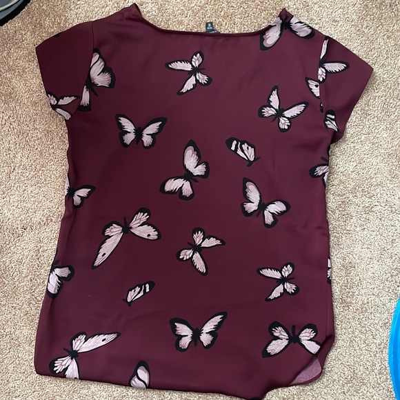 Dynamite Blouse Tee - Picture 2 of 3